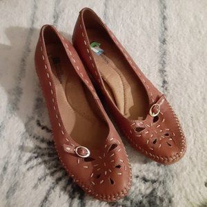 White Mountain Brown Cut Out Kitten Heels Size 8.5